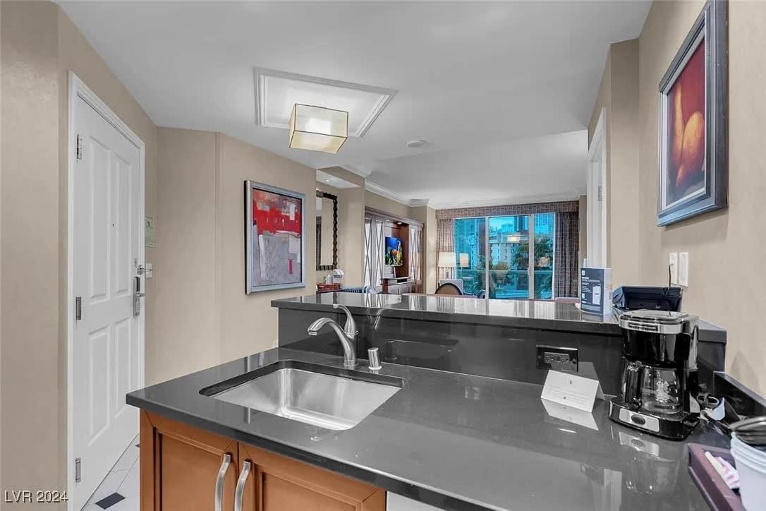 Stunning 1br Strip Views & Balcony 12701 Apartamento