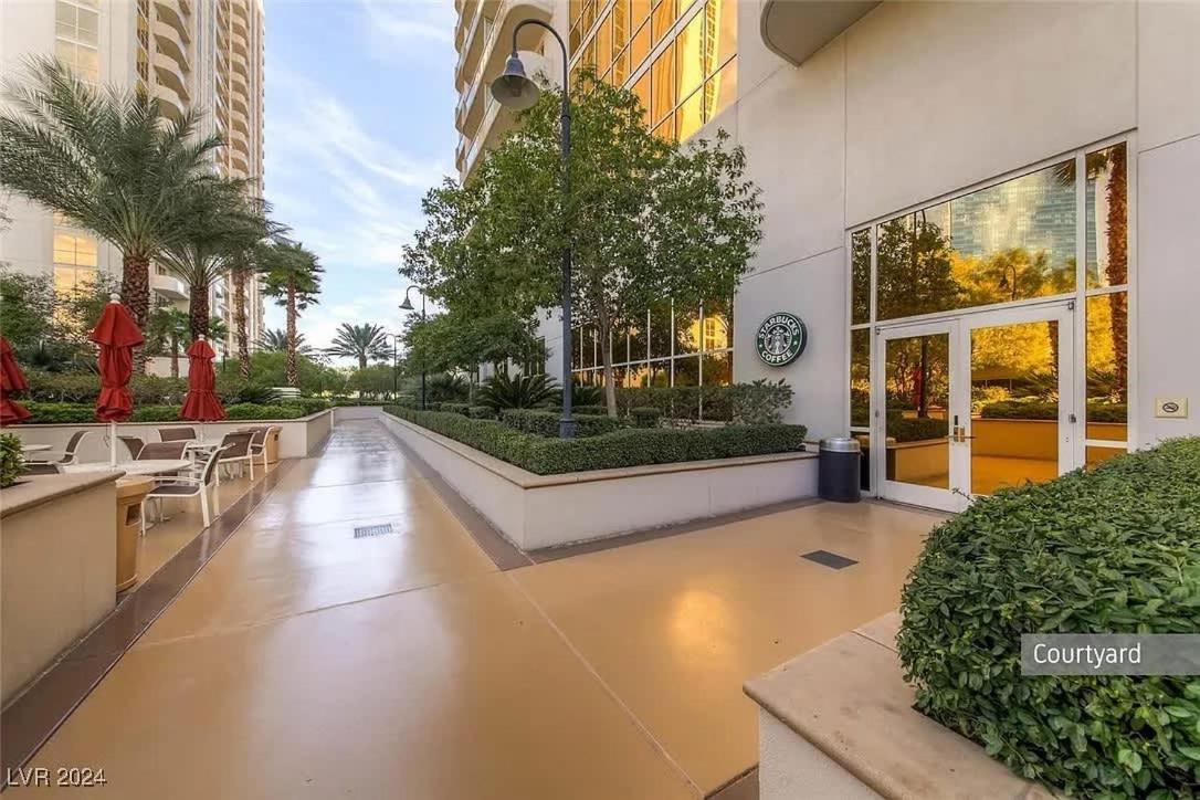 Stunning 1br Strip Views & Balcony 12701 *