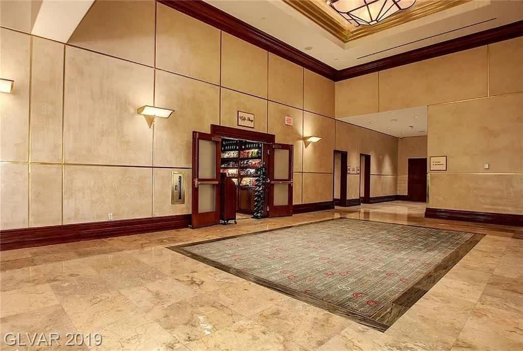 Stunning 1br Strip Views & Balcony 12701 *