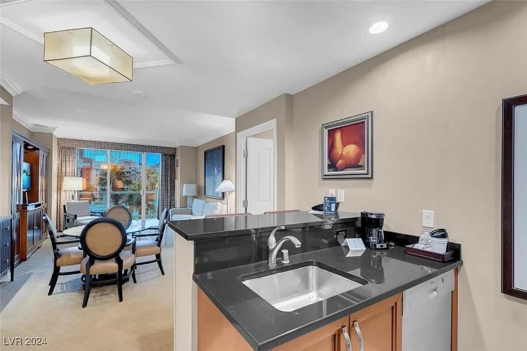 Stunning 1br Strip Views & Balcony 12701