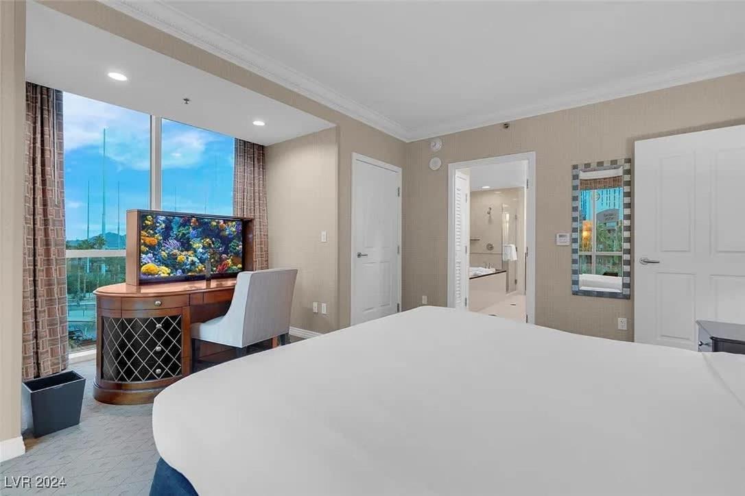 Stunning 1br Strip Views & Balcony 12701