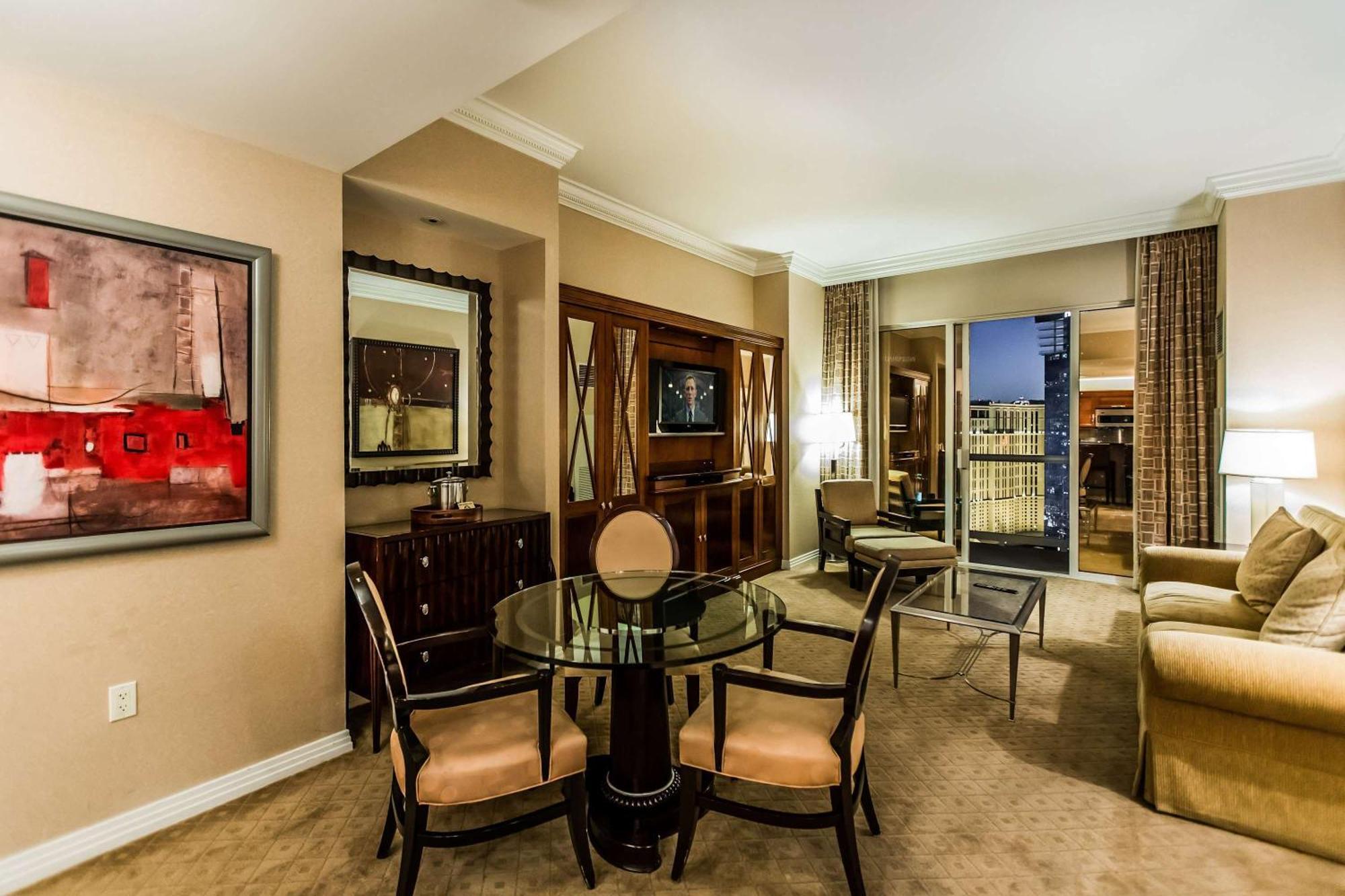 Stunning 1br Strip Views & Balcony 12701 Apartamento *