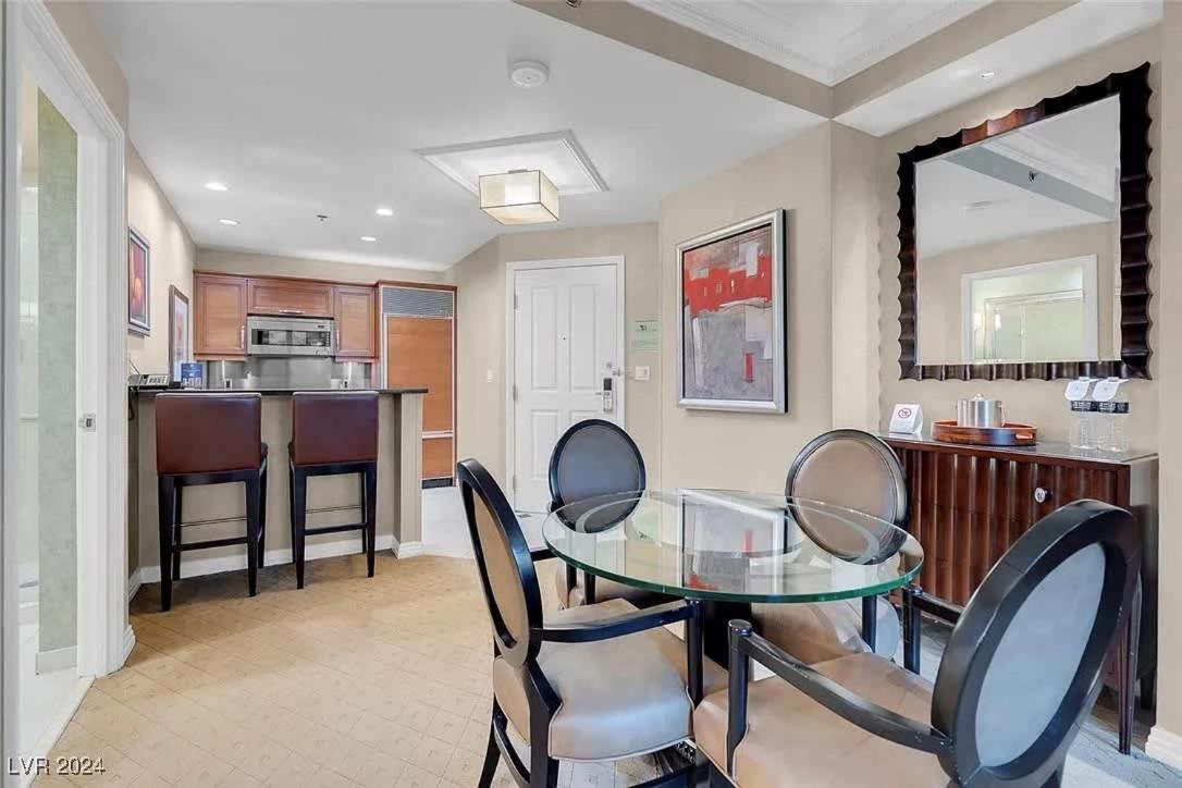 Stunning 1br Strip Views & Balcony 12701 *