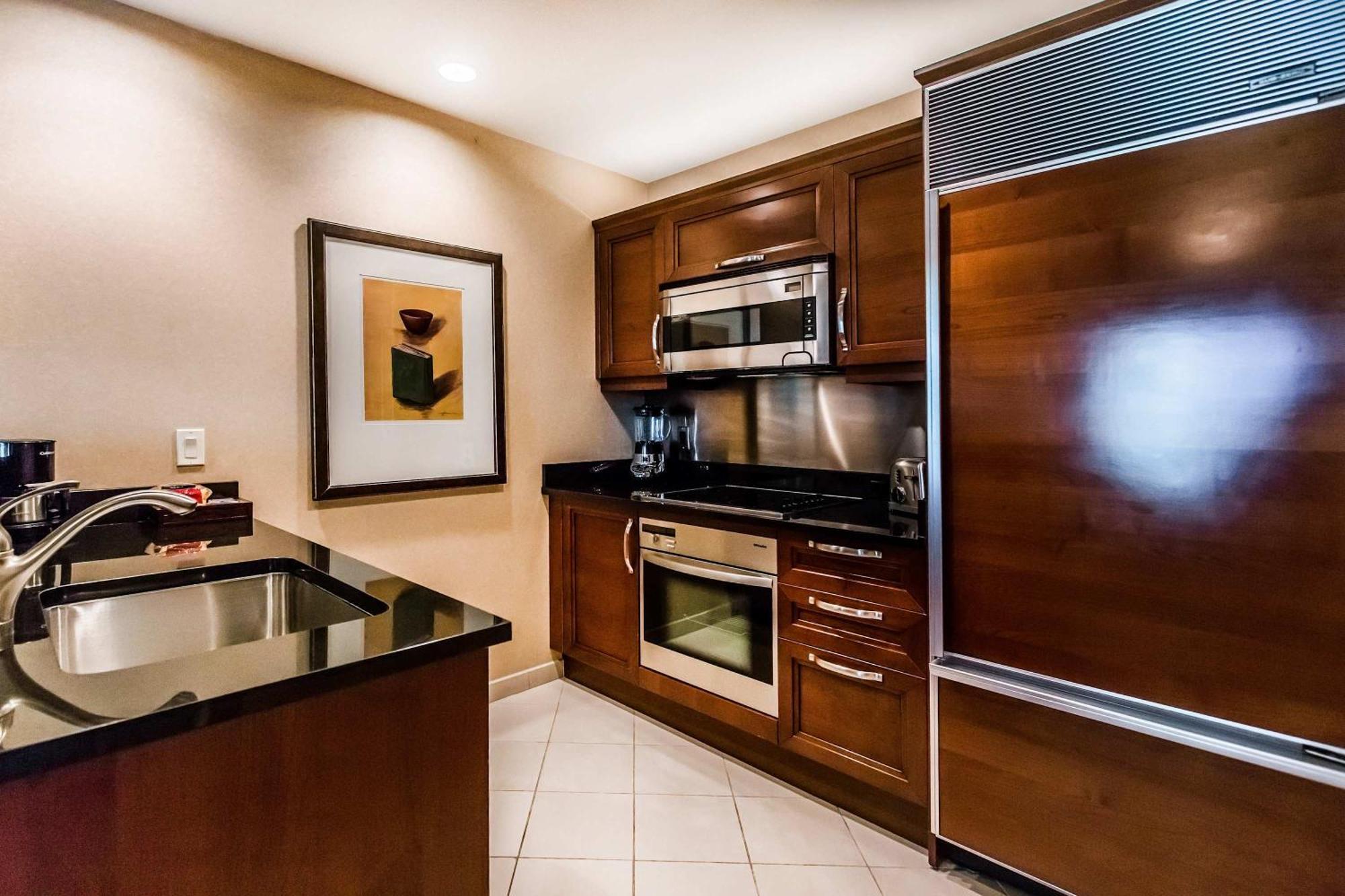 Stunning 1br Strip Views & Balcony 12701