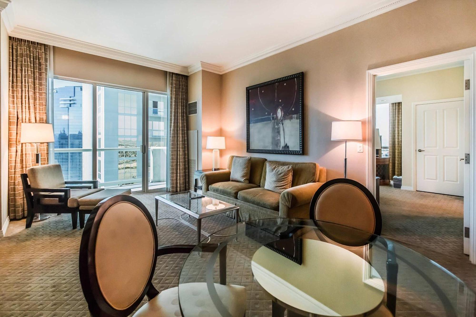 Stunning 1br Strip Views & Balcony 12701 Apartamento