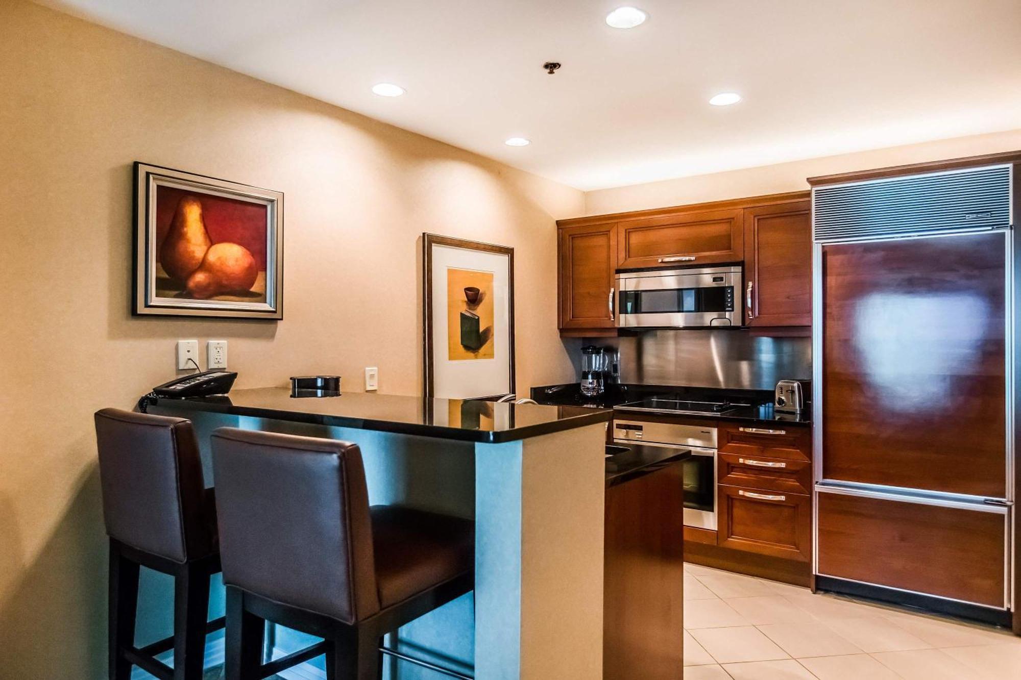 Stunning 1br Strip Views & Balcony 12701