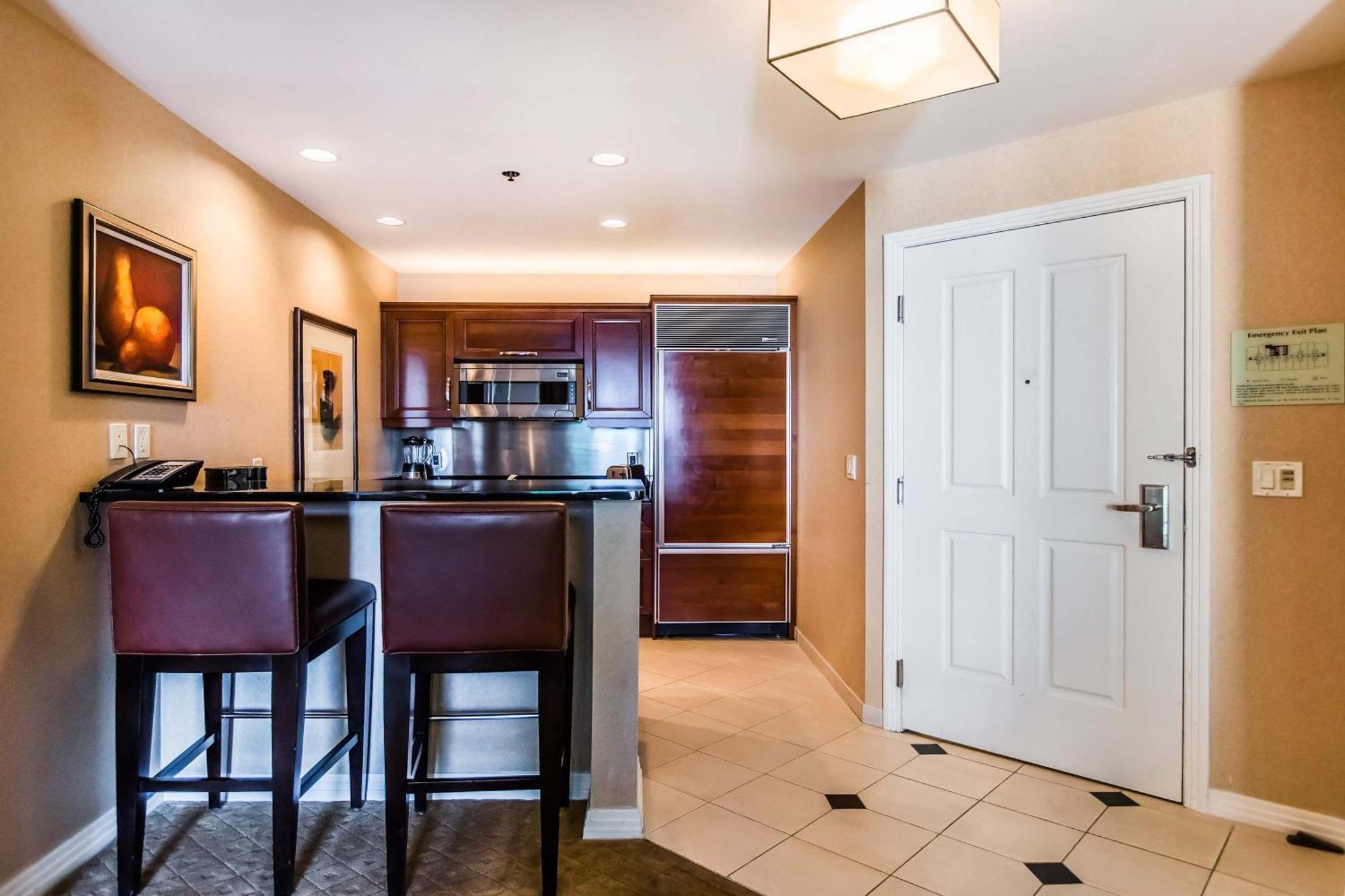 Stunning 1br Strip Views & Balcony 12701 Apartamento *
